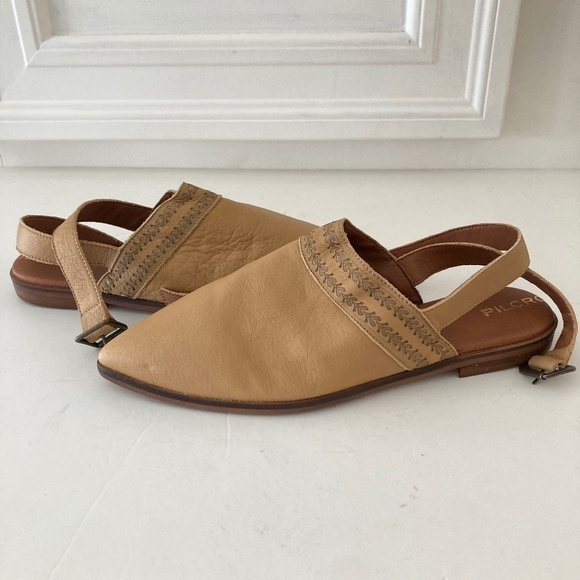 NWOT Anthropologie Ankle Strap Honey Leather Pointed Toe Flats Sz 9 - Picture 1 of 7